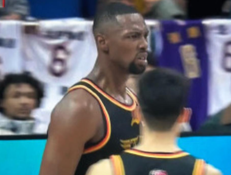 乐鱼体育app-乱!CBA一夜:4队已进季后赛 广东队跌第6 1队10连胜 山东队重返前4